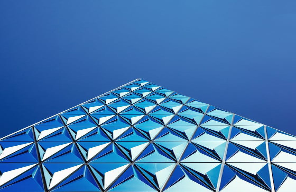 Wat is de impact van een holocratische structuur op operationele efficiëntie in het mkb?